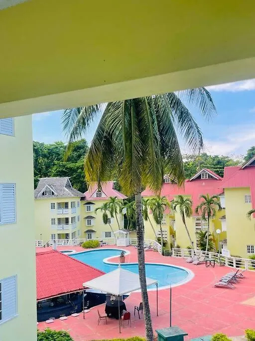 Ocho Rios Retreat 아파트